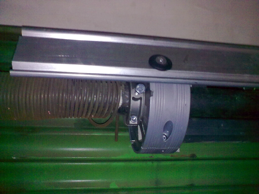 Motor persiana metálica.