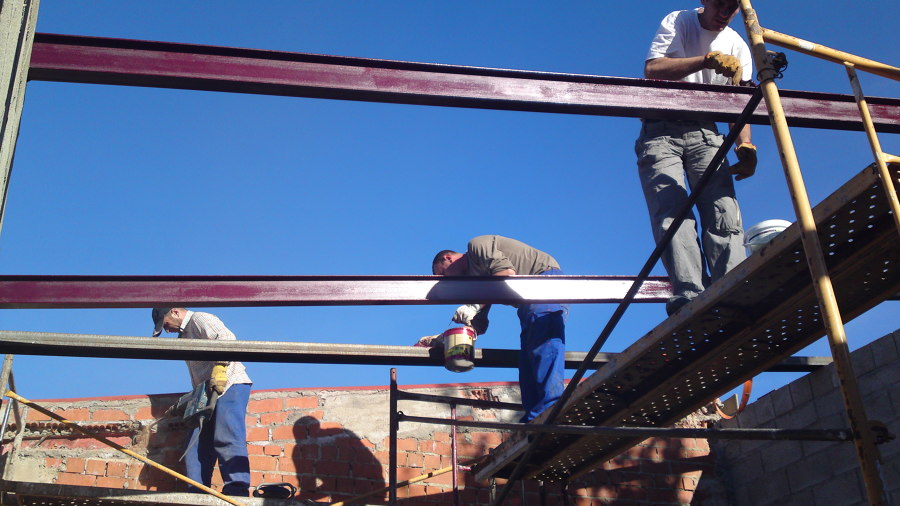 CONSTRUCCIÓN  DE  VIGAS  PARA  TECHO  SANVICH