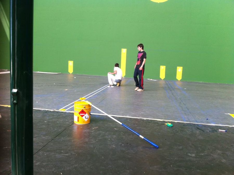 Pintura en fronton y señalizacion