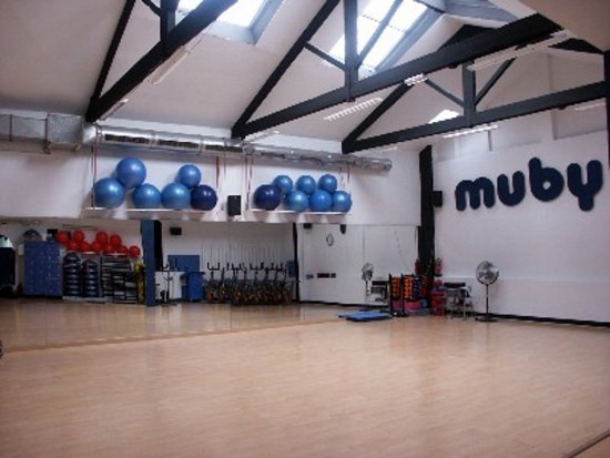 MUBY  GIMNASIO  FEMENINO  DE  VITORIA