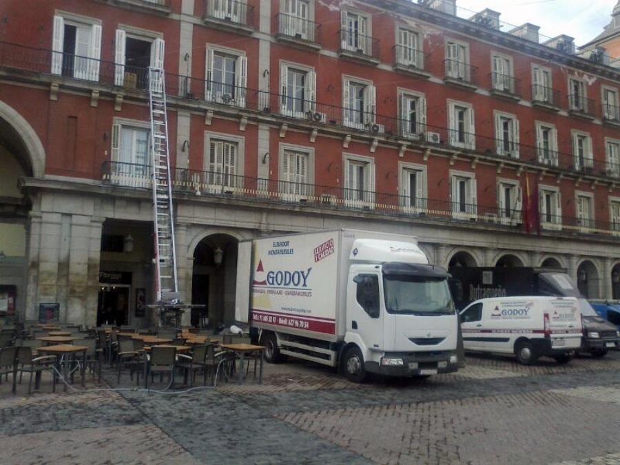 Mudanzas en Plaza Mayor (Madrid)