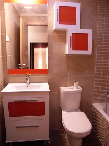 Muebel con encimera de porcelana y auxiliares