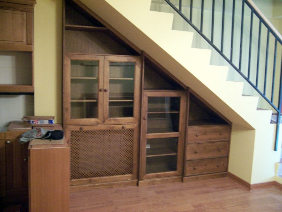 Mueble bajo escalera