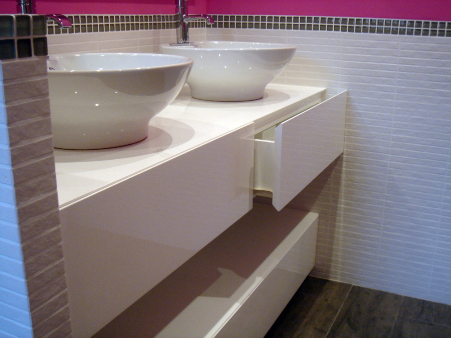 Mueble baño a medida Alto brillo