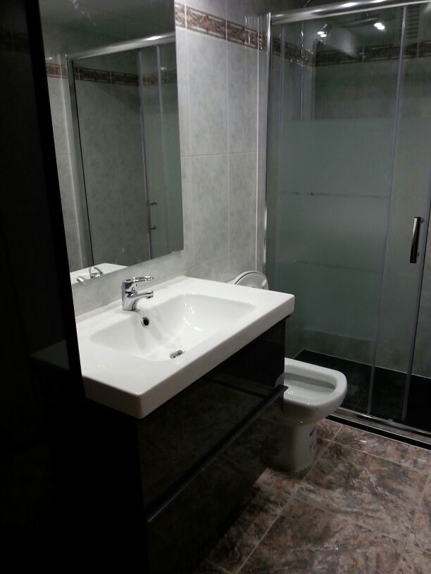 mueble colgado con lavabo