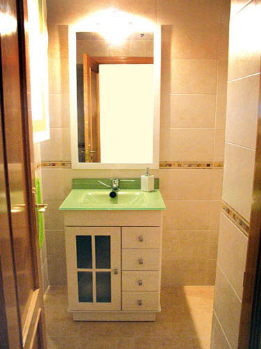 Mueble con encimera de cristal