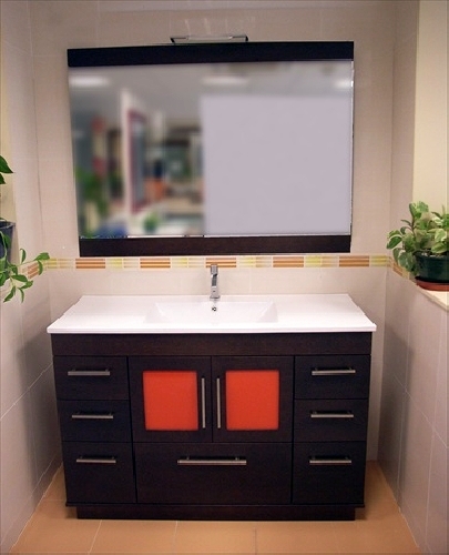 Mueble con encimera de porcelana y cristales naranja