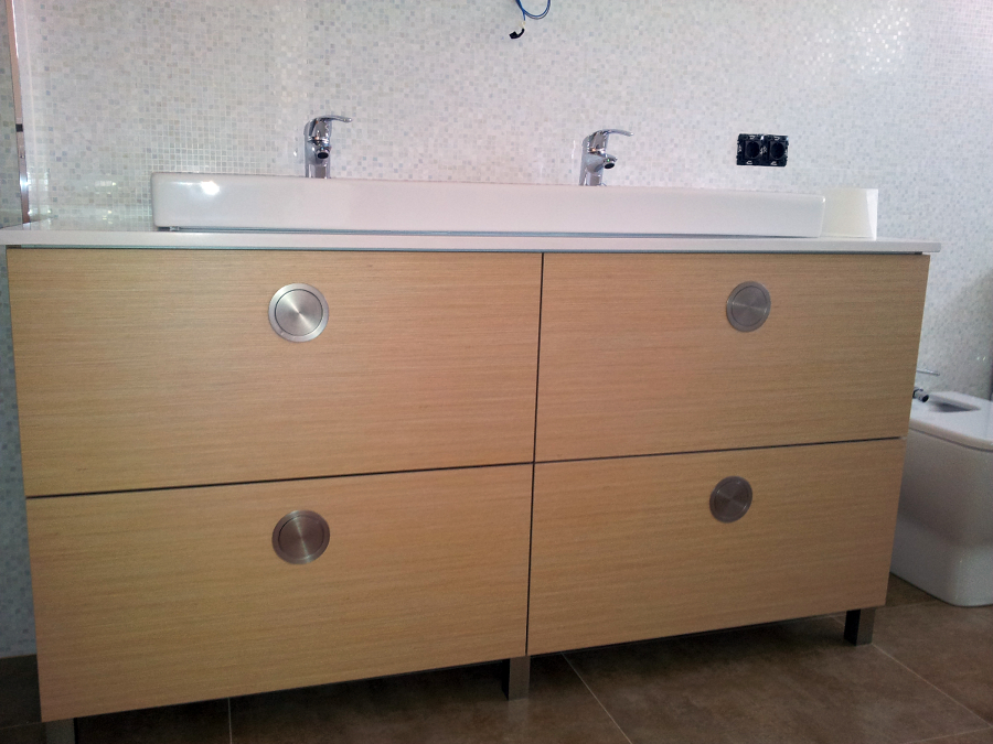 MUEBLE DE BAÑO A MEDIDA.