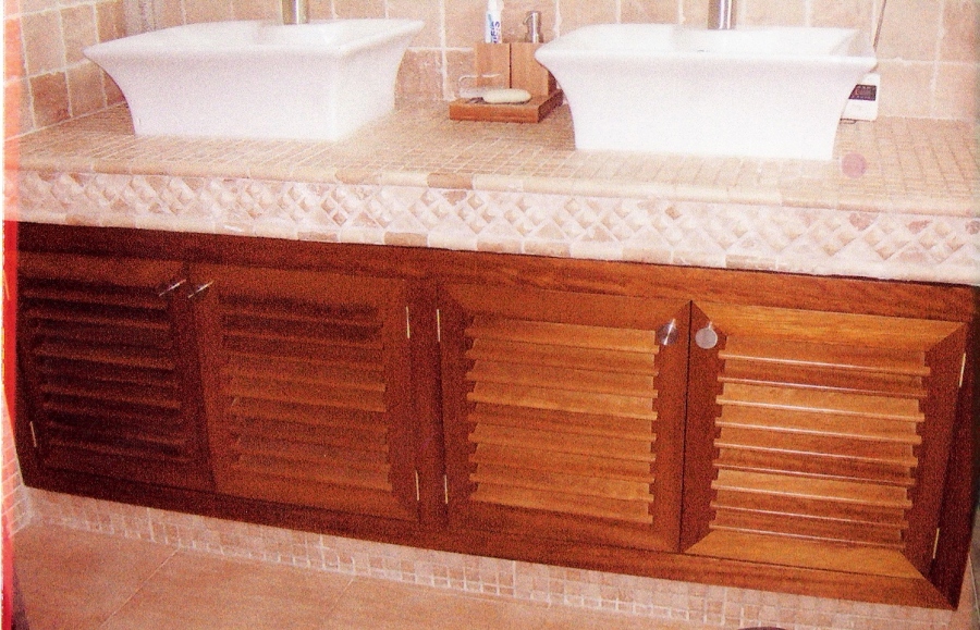 Mueble de baño en madera de IROKO