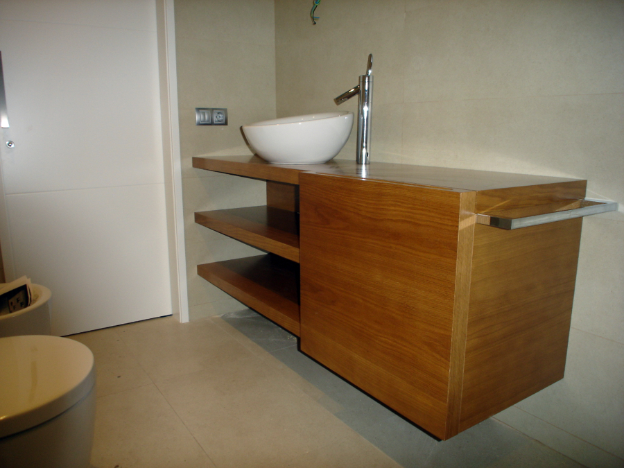 MUEBLE DE BAÑO EN ROBLE