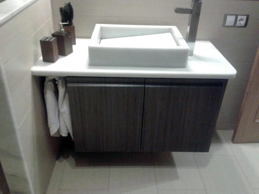 Mueble de baño suspendido.