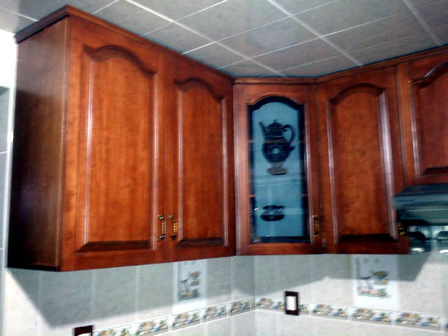 Mueble de cocina restaurado con Barniz