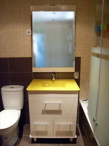 Mueble encimera de cristal amarilla