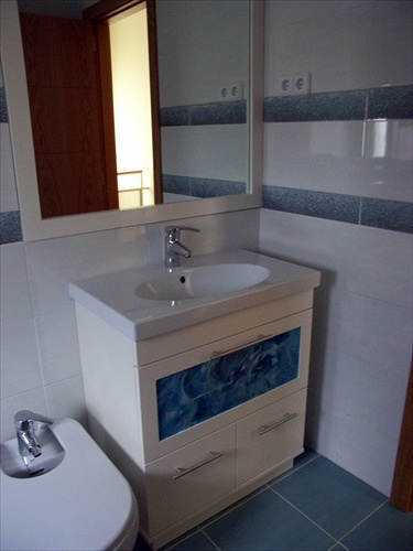 Mueble encimera de porcelana y cristal fusing azul
