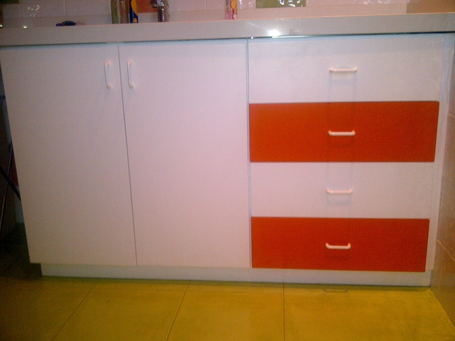 MUEBLE LACADO DE BAÑO