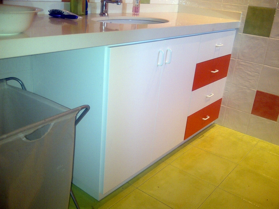 MUEBLE LACADO DE BAÑO