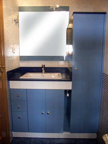 Mueble lacado en azul a medida