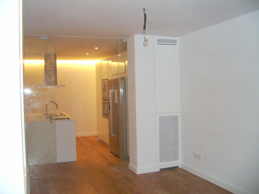 Mueble ocultando cuadro de luz