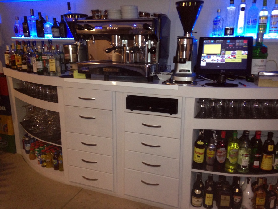 Mueble pladur en bar