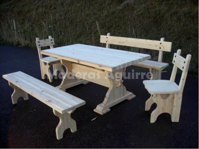 Muebles de pino y roble