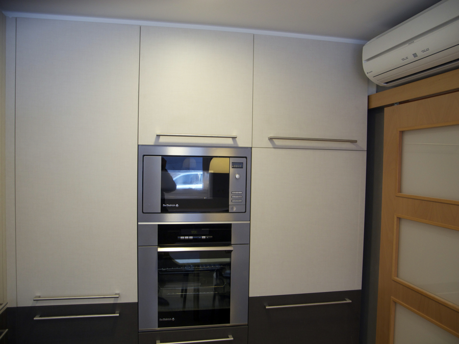 Muebles en columna de una cocina