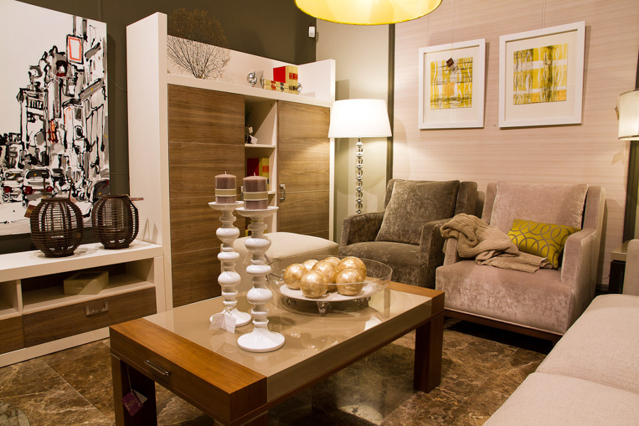Muebles en  exposición L'estilo interiorismo