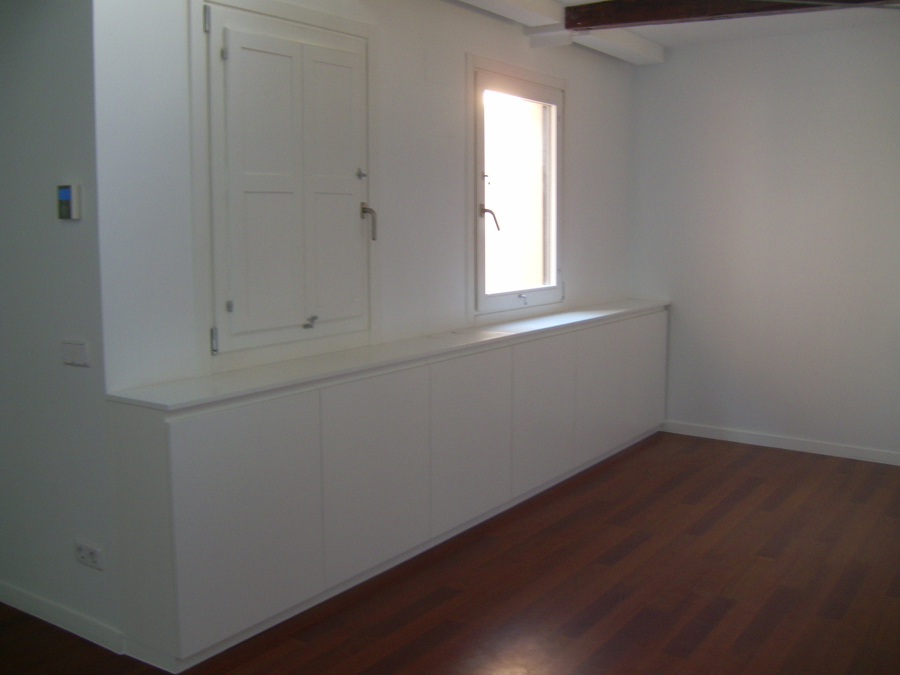 Muebles salon lacados en blanco