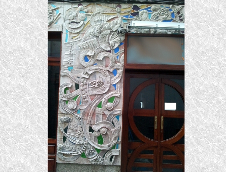 Mural de Hormigón y vidrio en exteriores