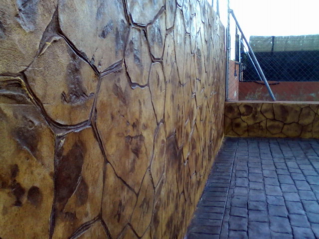 Muro con impreso vertical