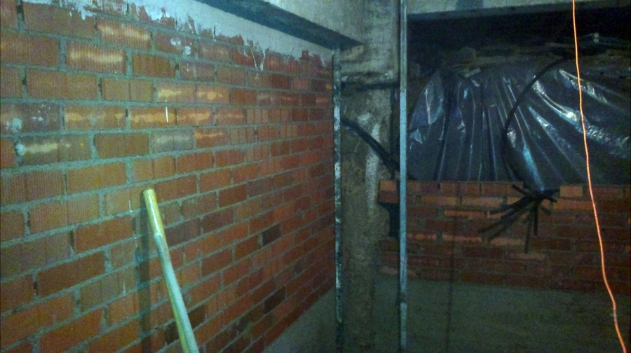 muro de ladrillo tosco