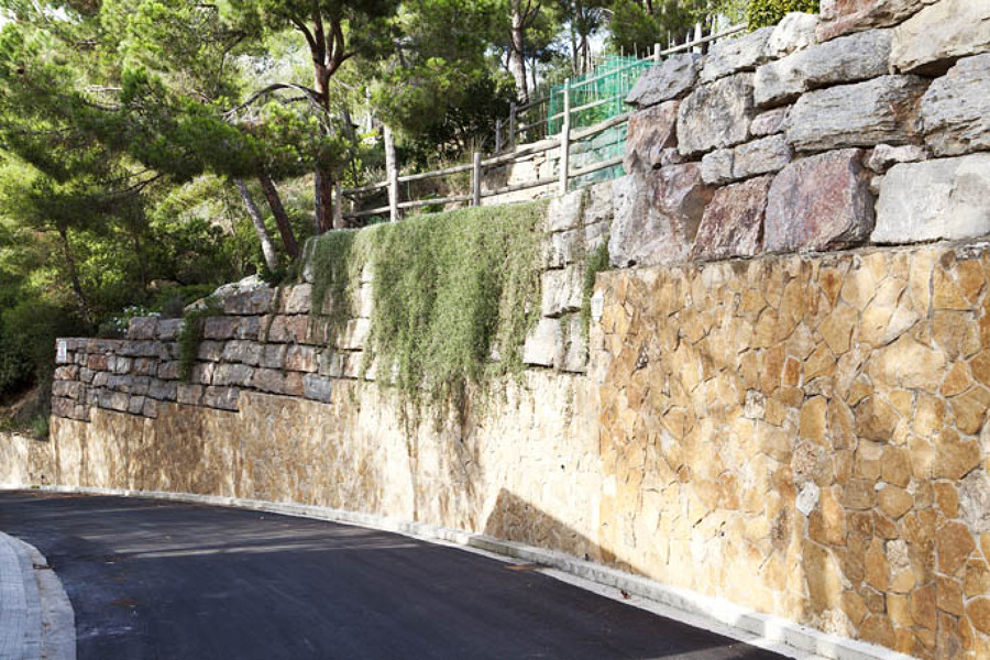 Muro de piedra de Sallent