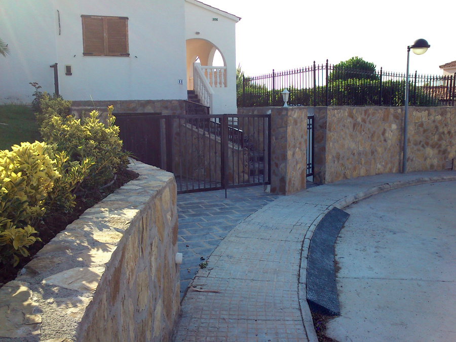 Muro de piedra natural