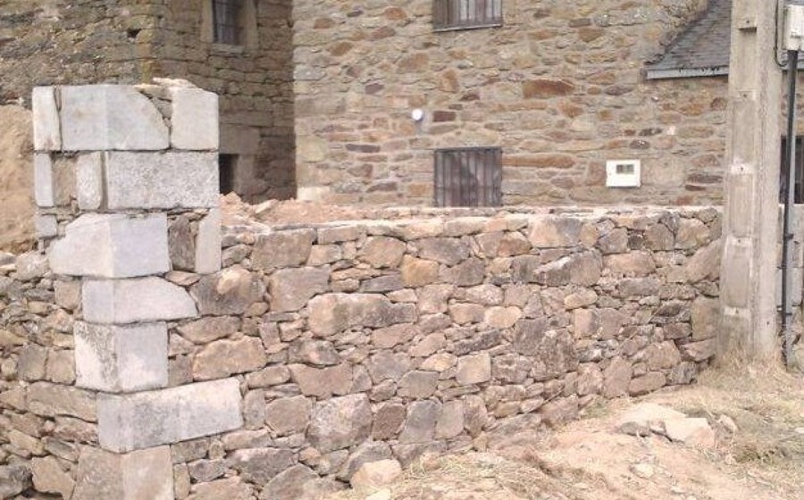 Muro exterior de piedra