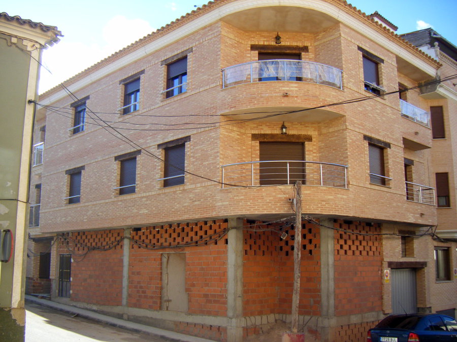 Viviendas y Local en Bloque