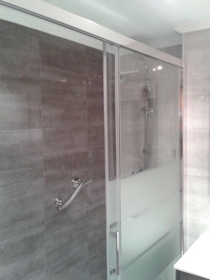 Zona de aseo en reforma de baño.