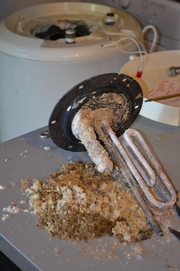 Mantenimiento de calentador eléctrico calcificado