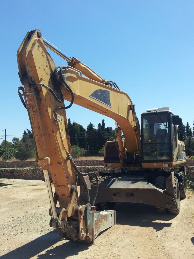 CARTERPILLAR GIRATORIA CON RUEDAS 22 TN