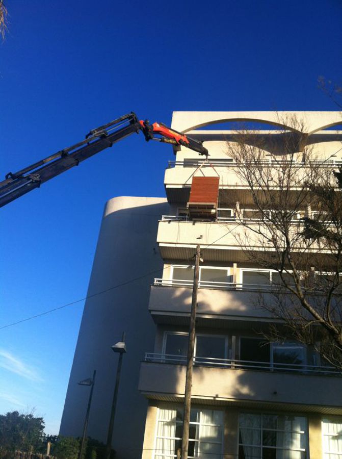 GRUA PALFHINGER 27 MTS / 44 TN CON PORTA PALLETS