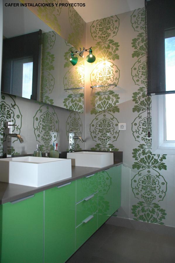 BAÑO CON LAVABOS SOBRE ENCIMERA.