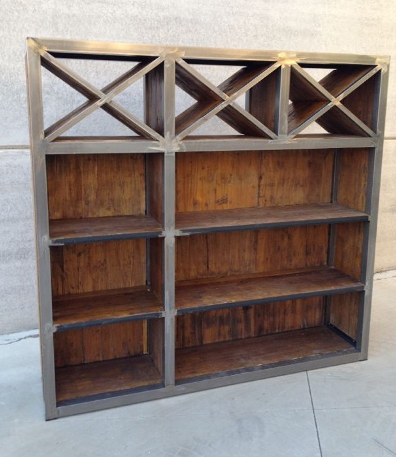 Estantería en acero y madera