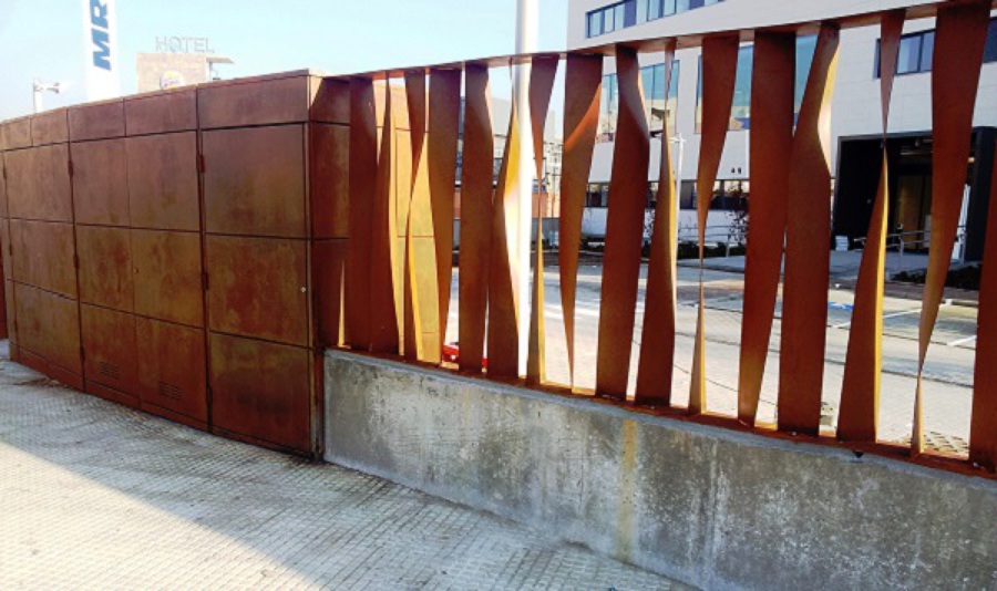 Puerta y valla acero corten para Sanitas
