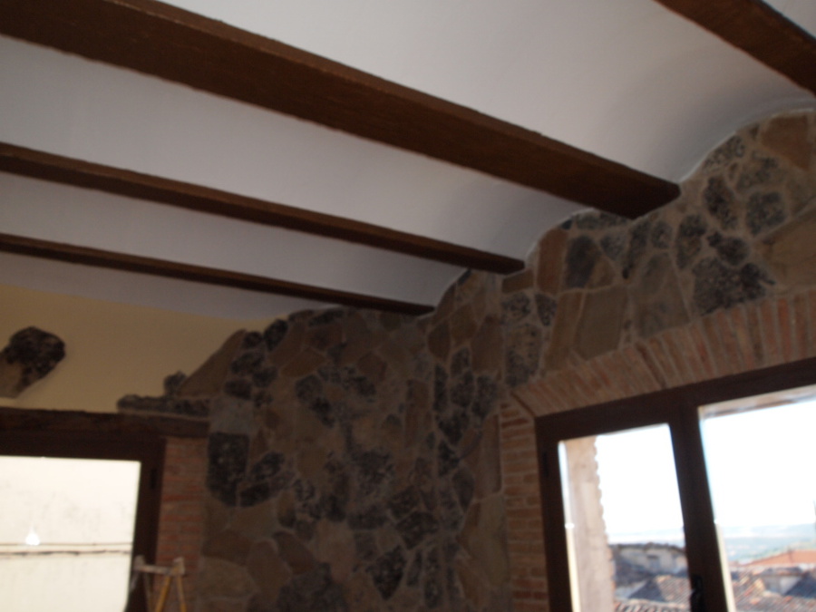 VIGAS DE HORMIGON CONVERTIDAS EN FALSAS VIGA DE MADERA