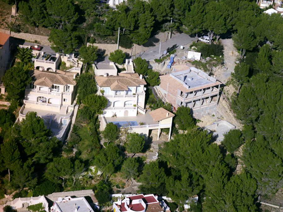 3 CHALETS UNIFAMILIARES