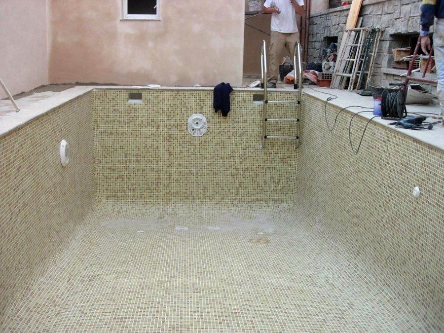 NADADOR CONTRACORRIENTE