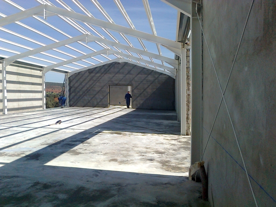 NAVE ALMACEN DE PIENSOS EN LA FINCA ENCOMIENDA DE MUDELA EN CIUDAD REAL.