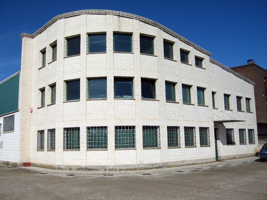 Nave con Oficinas en Calatayud