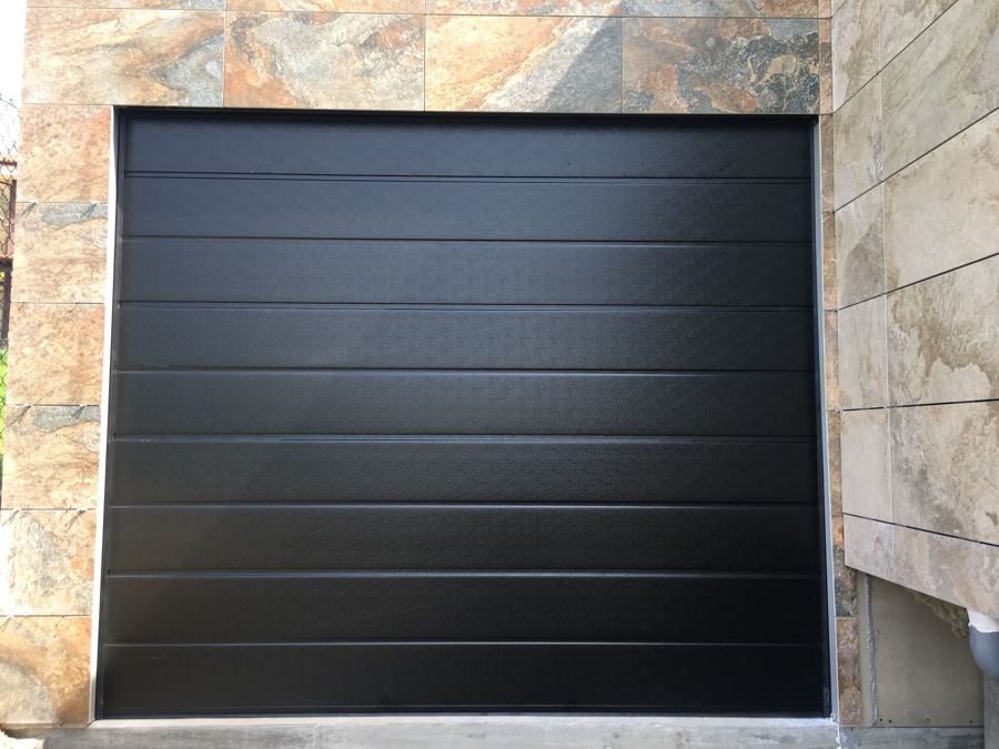 Puerta Seccional Unicanal Negra