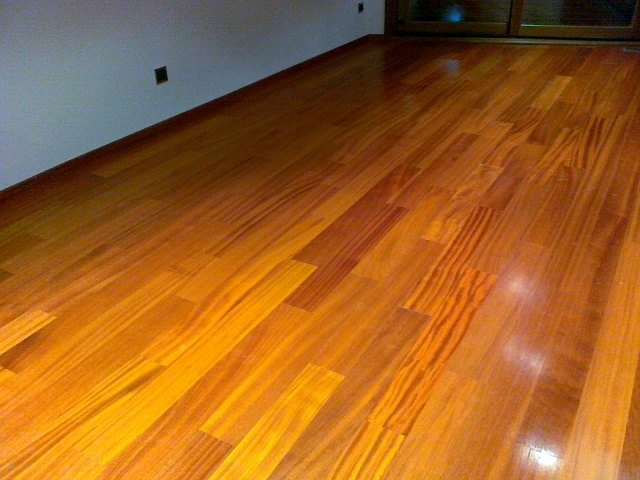 montatge de terra de fusta