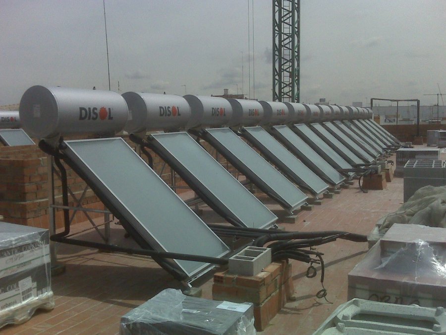 Placas solares en comunidad de vecinos.