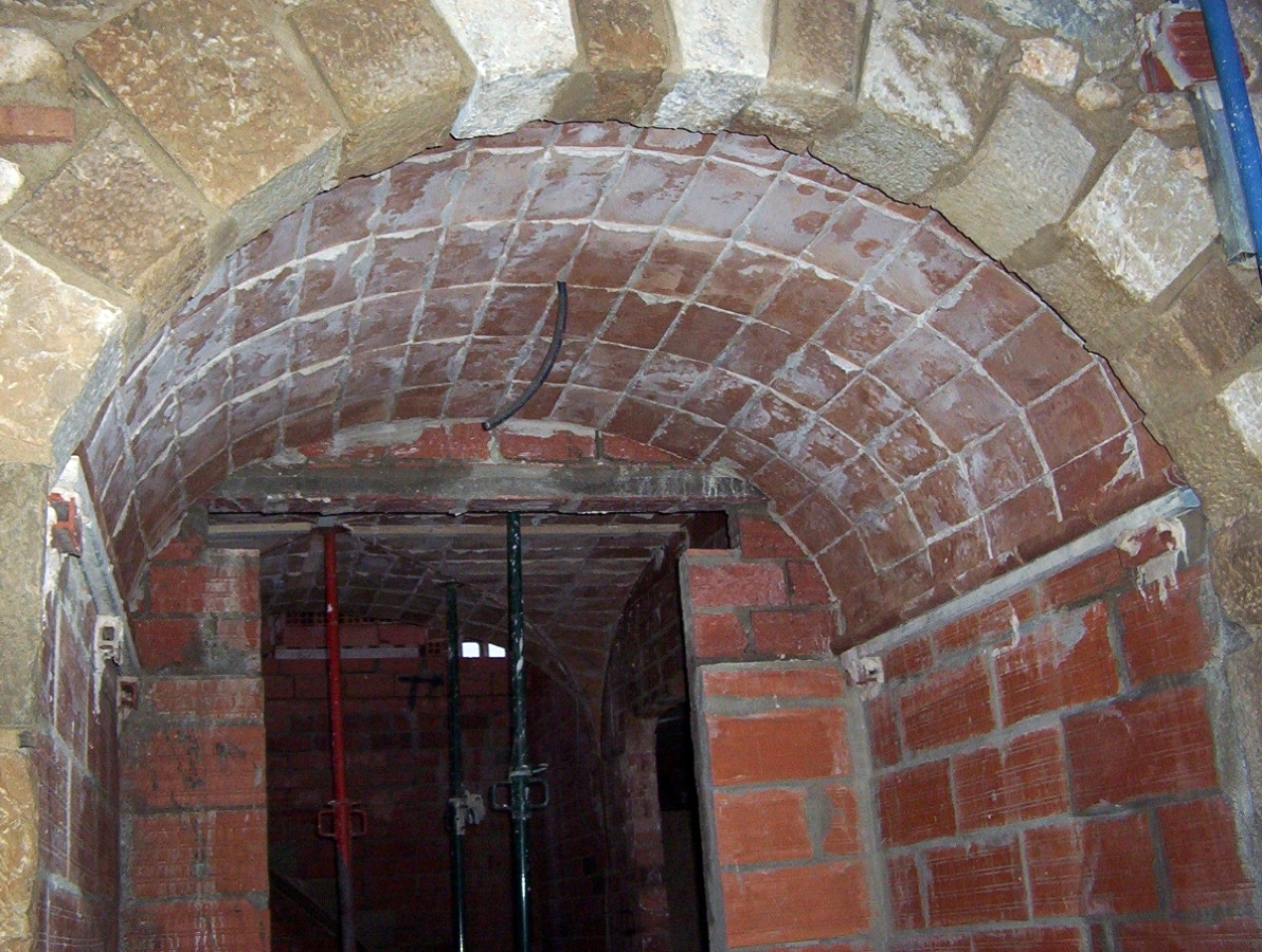 Obra nova, entrada i volta catalana